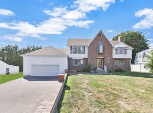 208 Highmeadow Ln, Middletown, CT 06457