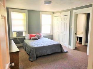 321 S 8th St #4, Burlington, IA 52601