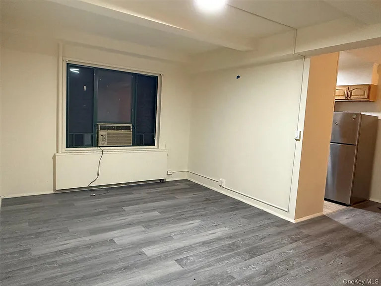 2240 E Tremont Ave #4B — Photo 4