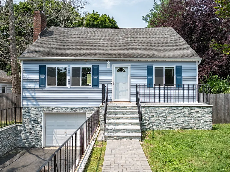62 Lincoln Ave — Photo 1