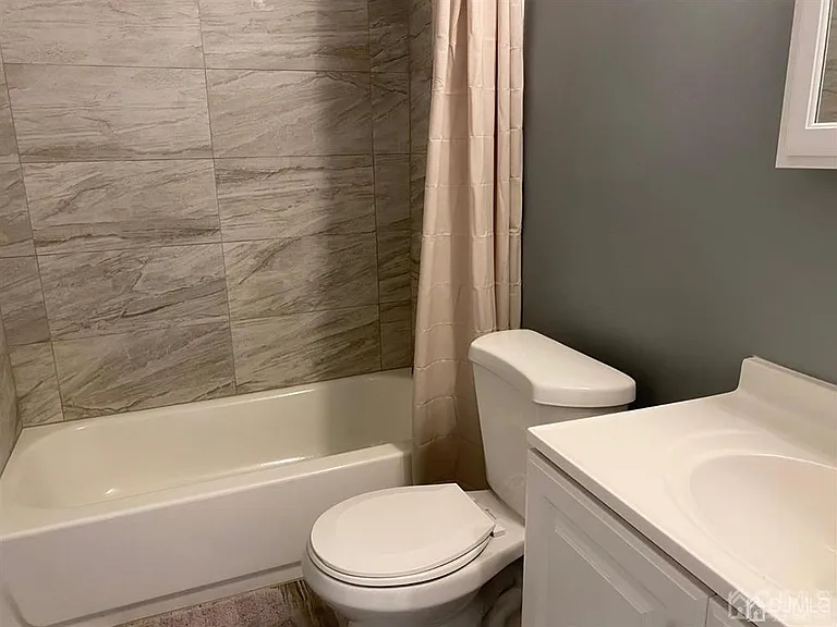 321 Sharon Garden Ct — Photo 11