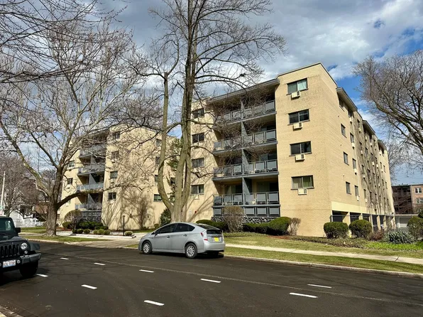 1040 Erie St APT 308, Oak Park, IL 60302
