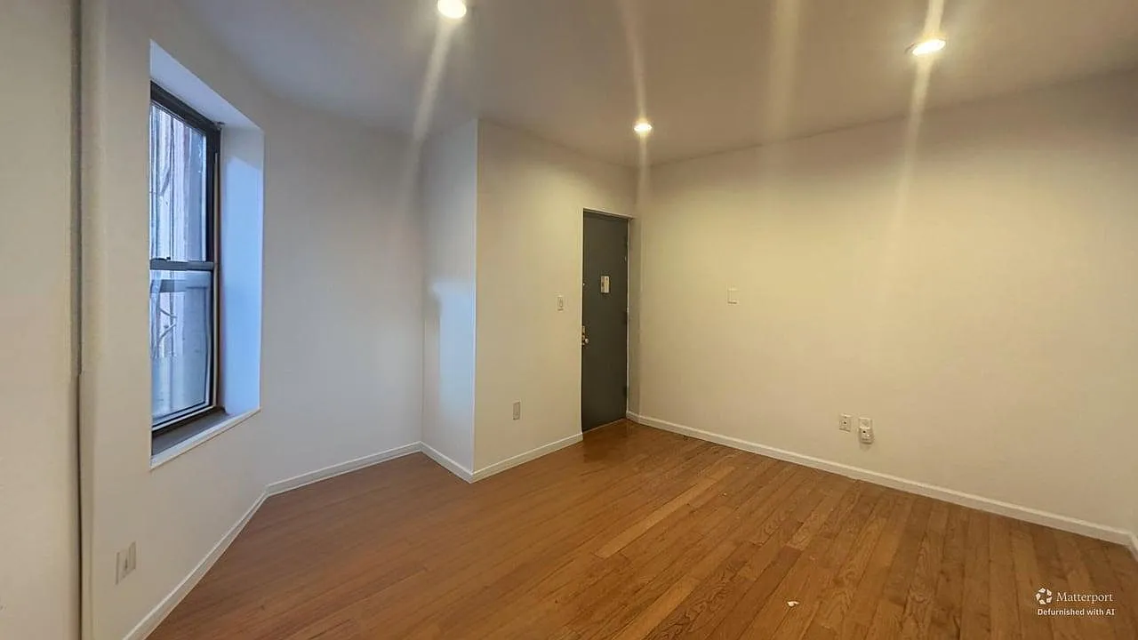 87 Graham Avenue — Photo 2