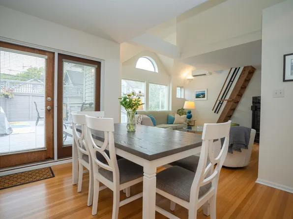 1346 Laburnum St, Vancouver, BC V6J 3W3