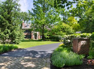 930 Woodland Dr, Glenview, IL 60025