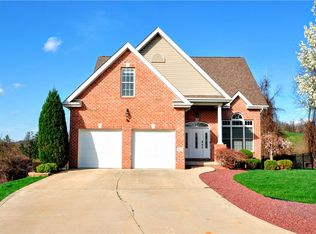 422 Abbey Ln, Rostraver Township, PA 15012