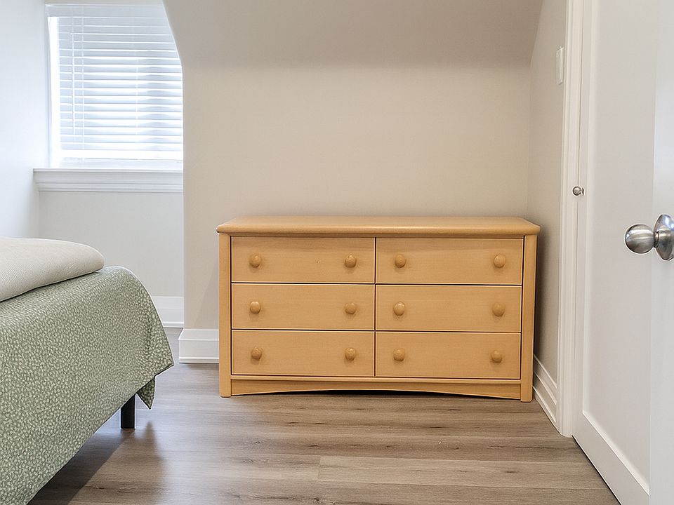 1st image of 12 Somerset St W #3