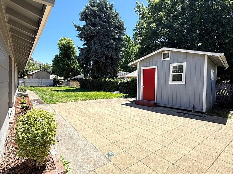 112 Hickory Dr — Photo 18