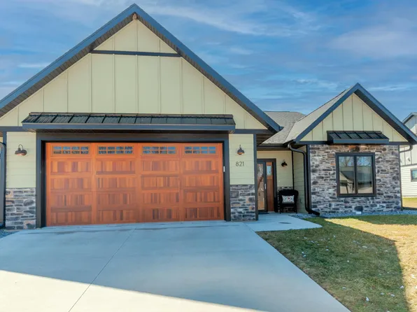 821 Bridle Ln, La Crescent, MN 55947