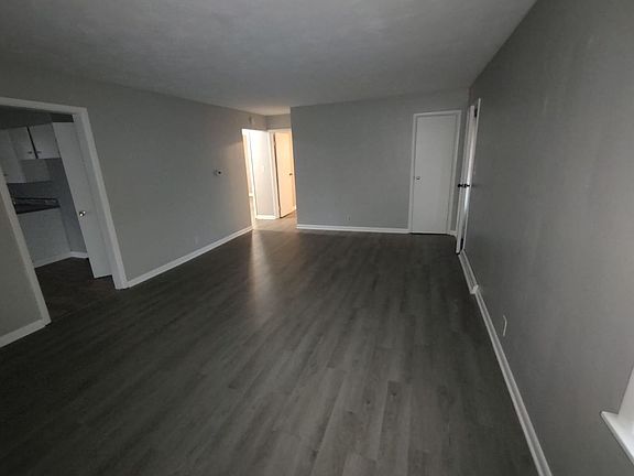 5th image of 537 Dowling St