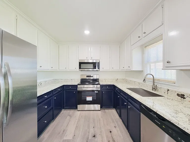 413 S Market St — Photo 15
