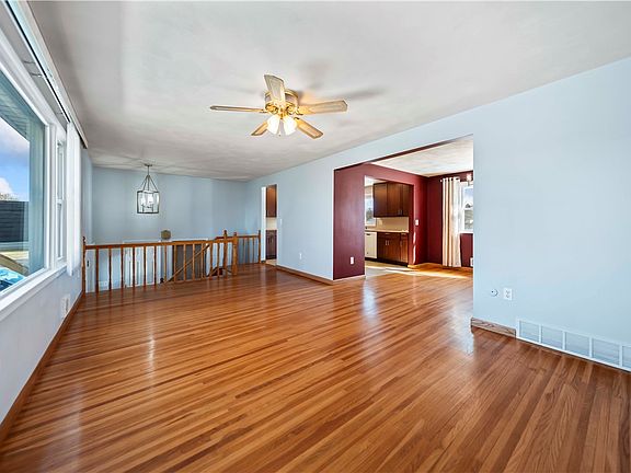 5th image of 30 Green Acre Ln