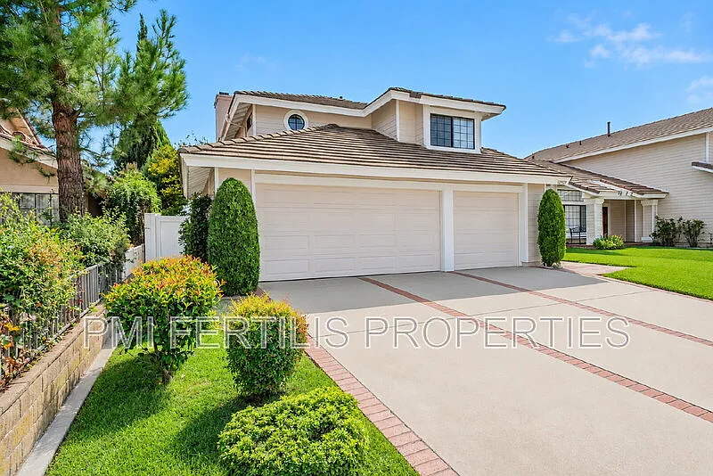 3 bed, 2.5 bath, $3,300 — Photo 3
