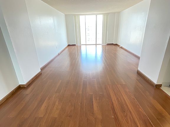 2nd image of 2801 NE 183rd St APT 1914