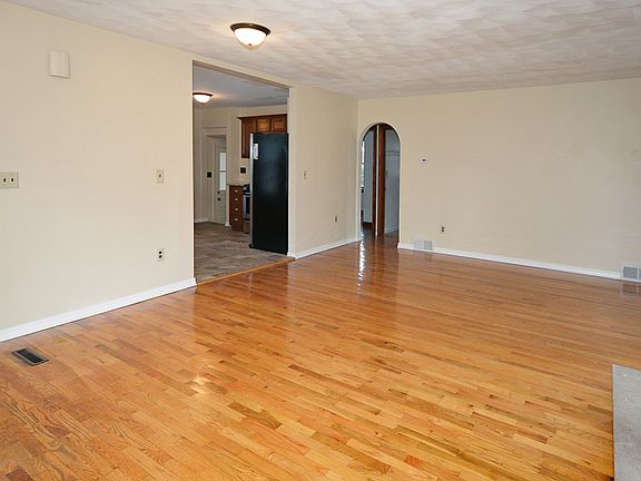 5th image of 2810 Courtlandt Ave