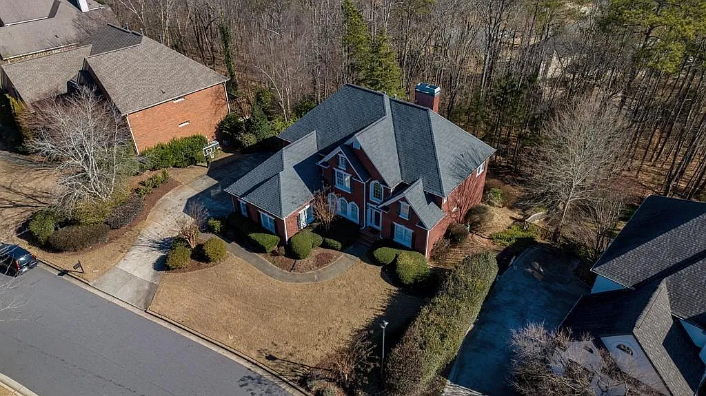 5 bed, 4.0 bath, 4441 sqft, $4,400 — Photo 4