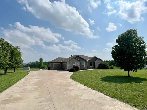 137 E 123rd St, Carbondale, KS 66414