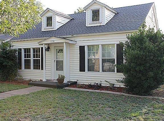 3rd image of 1157 Vine St