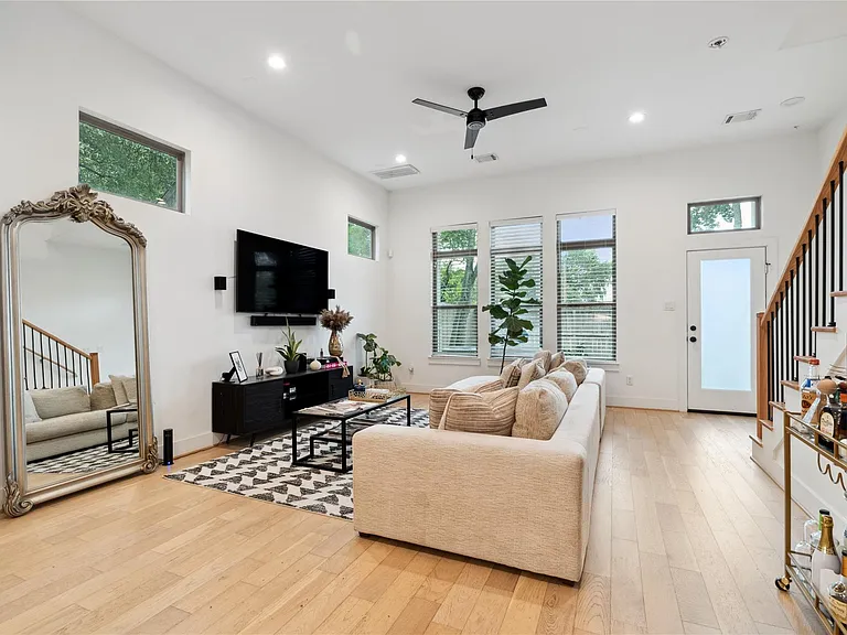 2607 Rosalie St — Photo 8