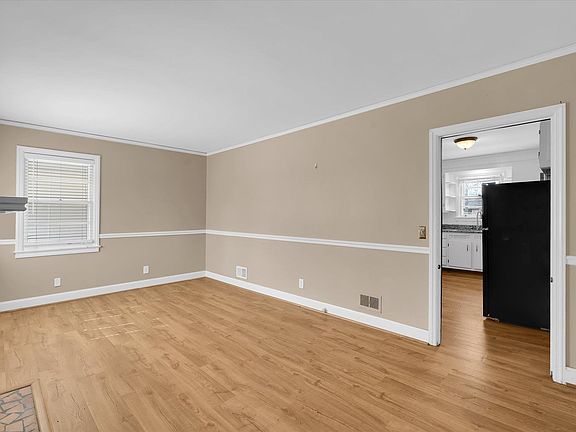 5th image of 9 Forestdale Dr