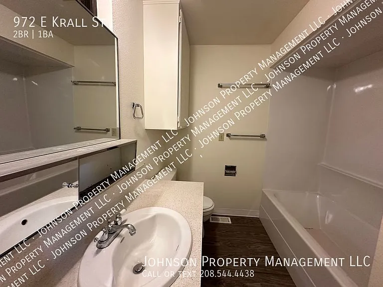 972 E Krall St — Photo 10
