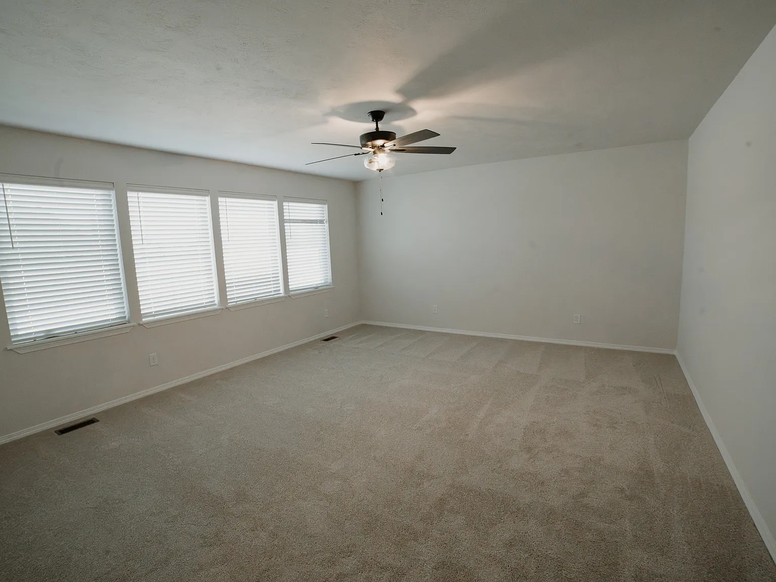 3 bed, 2.5 bath, 1730 sqft, $2,595 — Photo 2