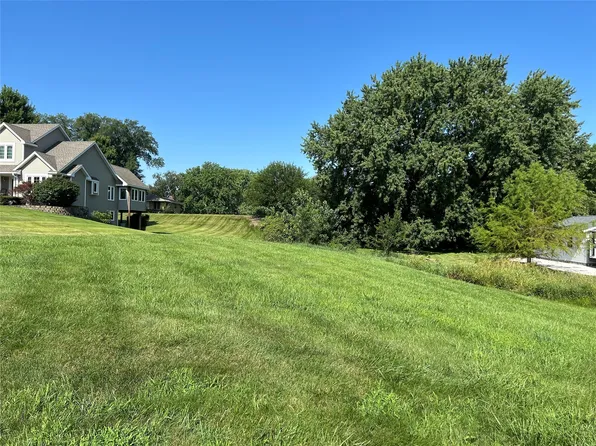 6806 NW 98th St, Johnston, IA 50131
