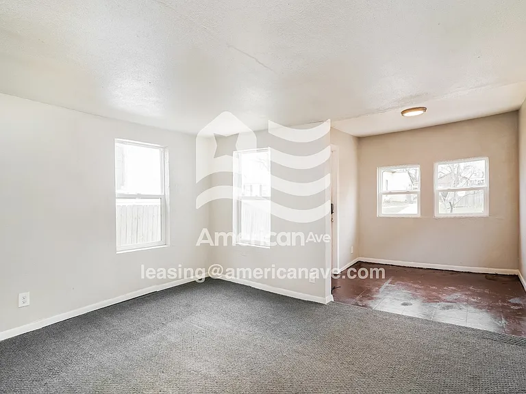 991606_004_living_room_4.jpg