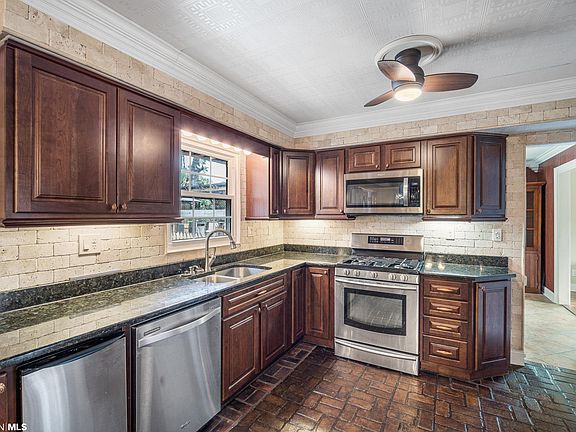 2nd image of 526 Parkwood Ave