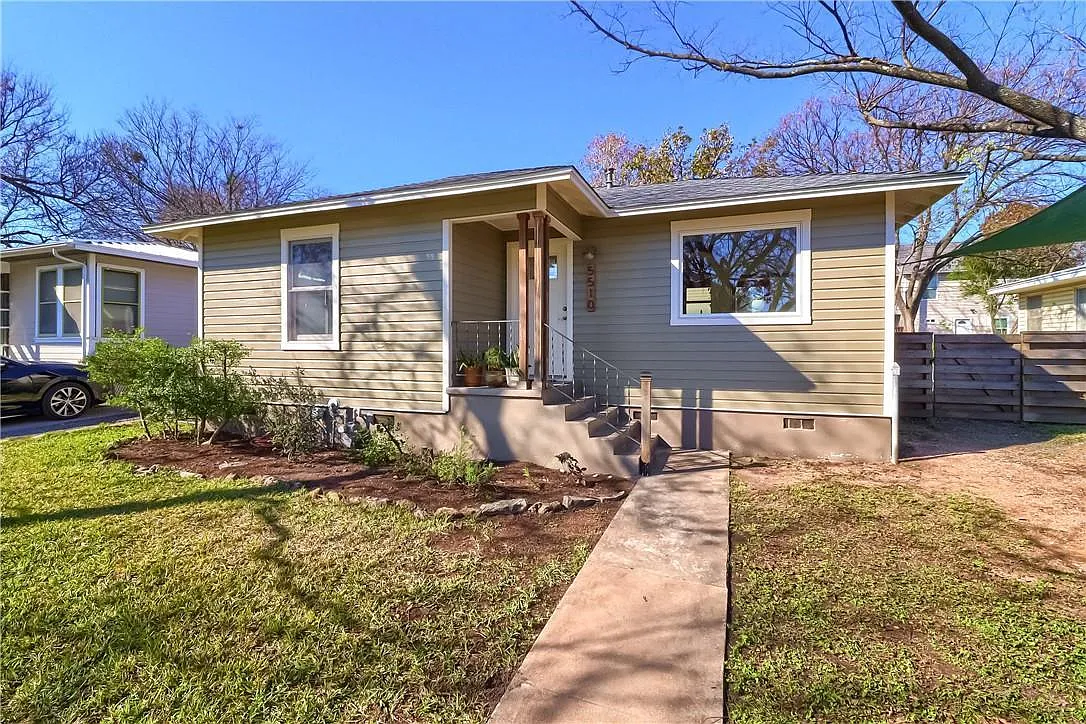 2 bed, 1.0 bath, 698 sqft, $2,950 — Photo 2