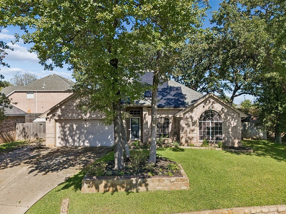 1st image of 905 Forest Hollow Dr