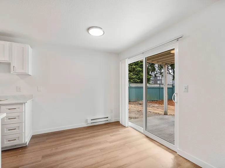 Oak Park Apartments — Photo 33