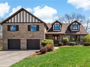 321 Summer Dr, Coraopolis, PA 15108