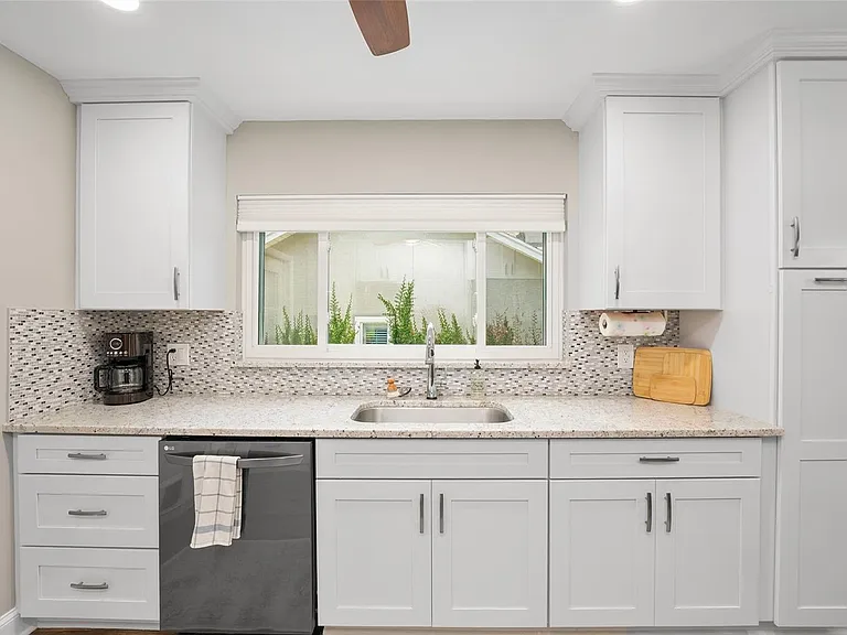 8140 NW 48th Ln — Photo 22