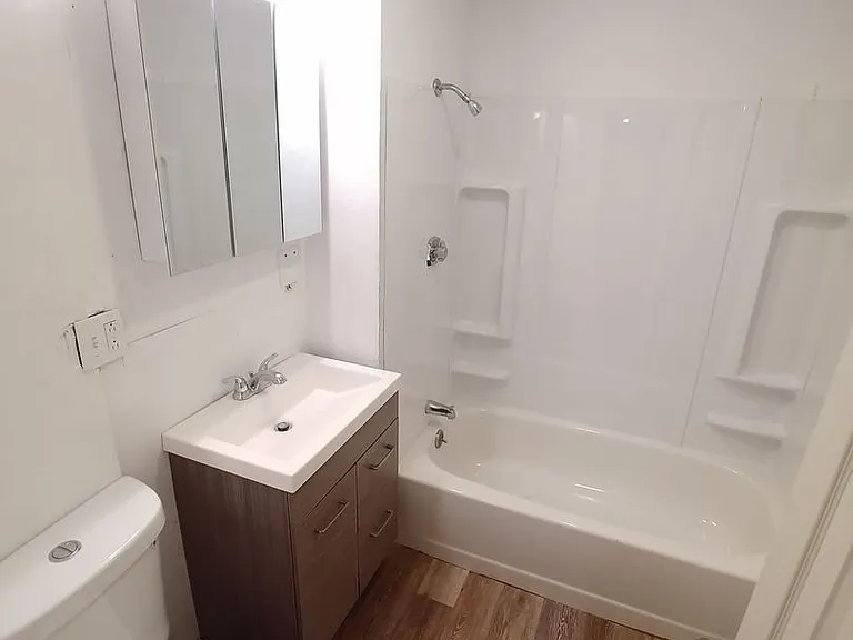 640 Lillian St — Photo 4