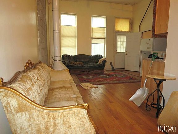 2nd image of 123 Tompkins Ave Ste 1