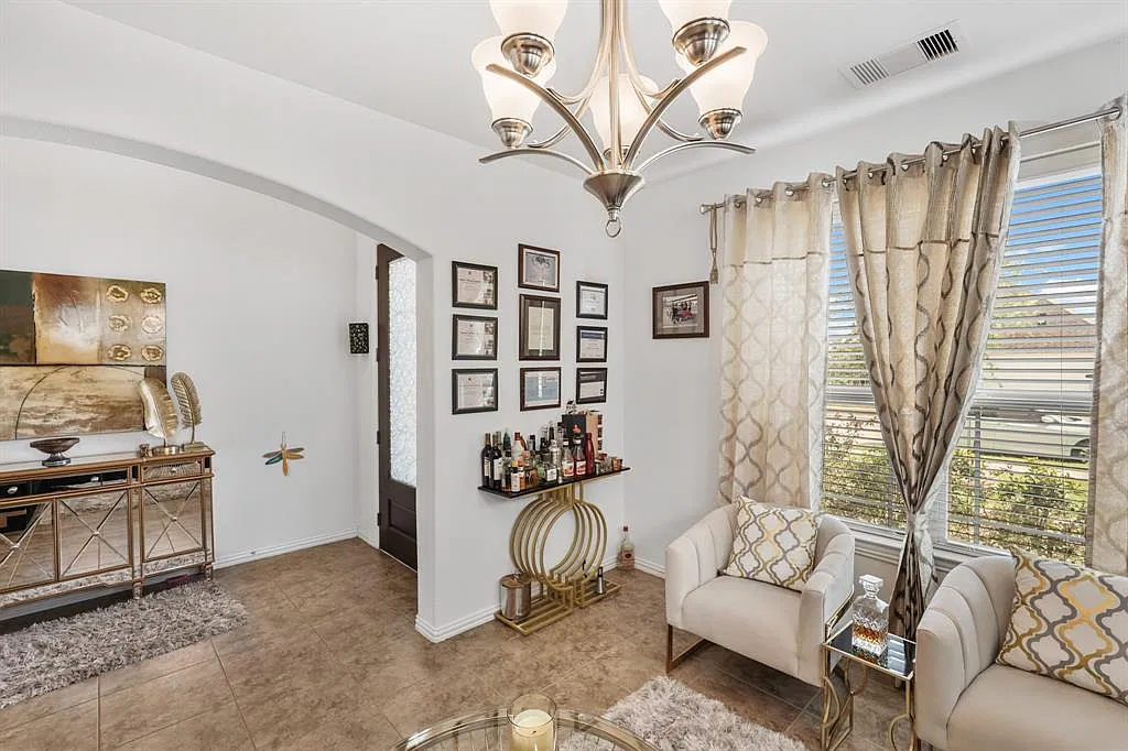 3 bed, 2.5 bath, 2804 sqft, $2,600 — Photo 3