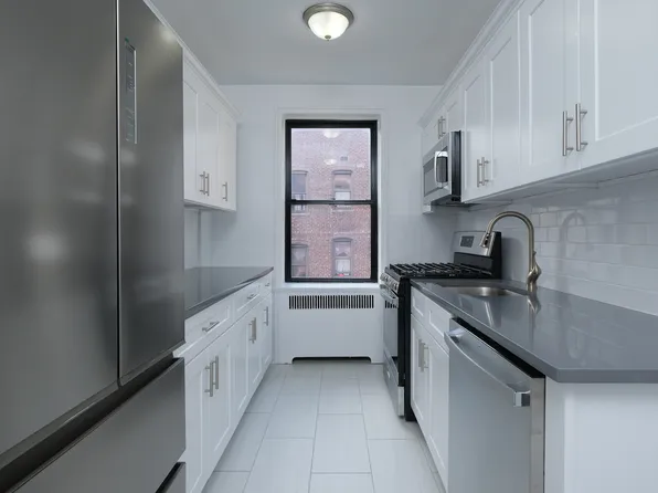 2685 Creston Avenue image 4 of 9