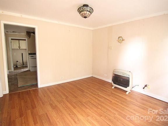 5th image of 509 Gaston Way