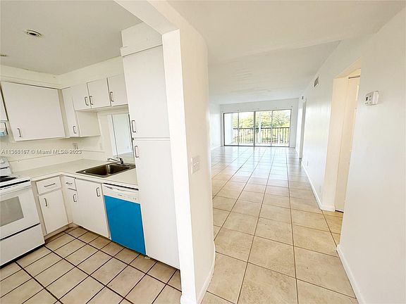 2nd image of 3905 N Nob Hill Rd APT 403