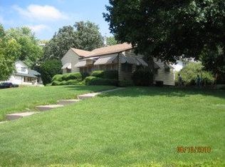 907 Oak Park Rd, Council Bluffs, IA 51503