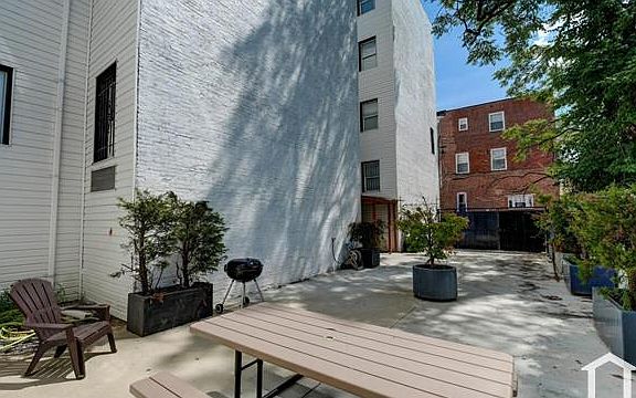 3rd image of 231 E North Ave Unit 19