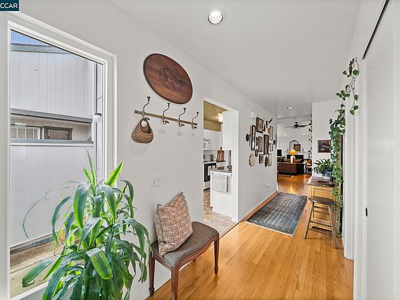 5th image of 225 Woodside Ct