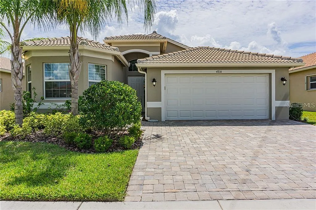 4 bed, 3.0 bath, 2470 sqft, $2,700 — Photo 1