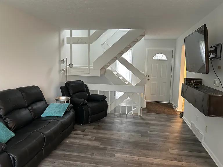 224 Deepwood Dr — Photo 5