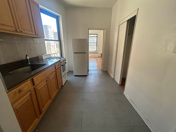 3rd image of 140 Claremont Ave APT 6G