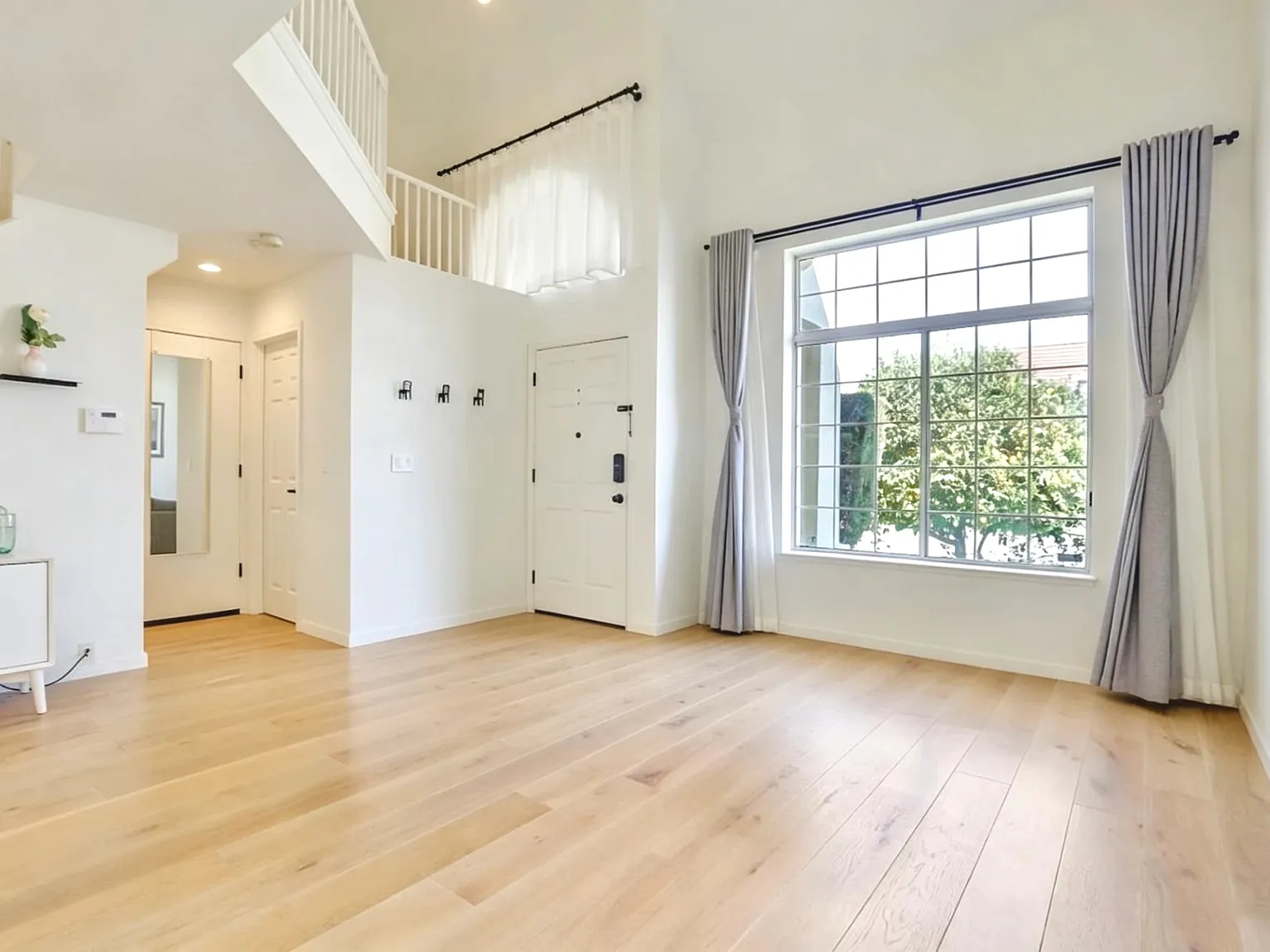 3 bed, 2.5 bath, 1438 sqft, $5,600 — Photo 4