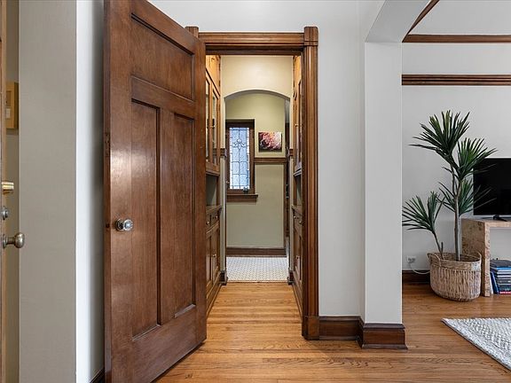 2nd image of 304 N Grove Ave APT 3B