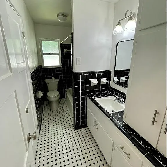 7509 Delafield Ln — Photo 12