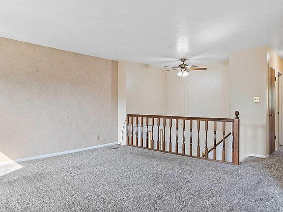 3rd image of 1181 Park View Dr